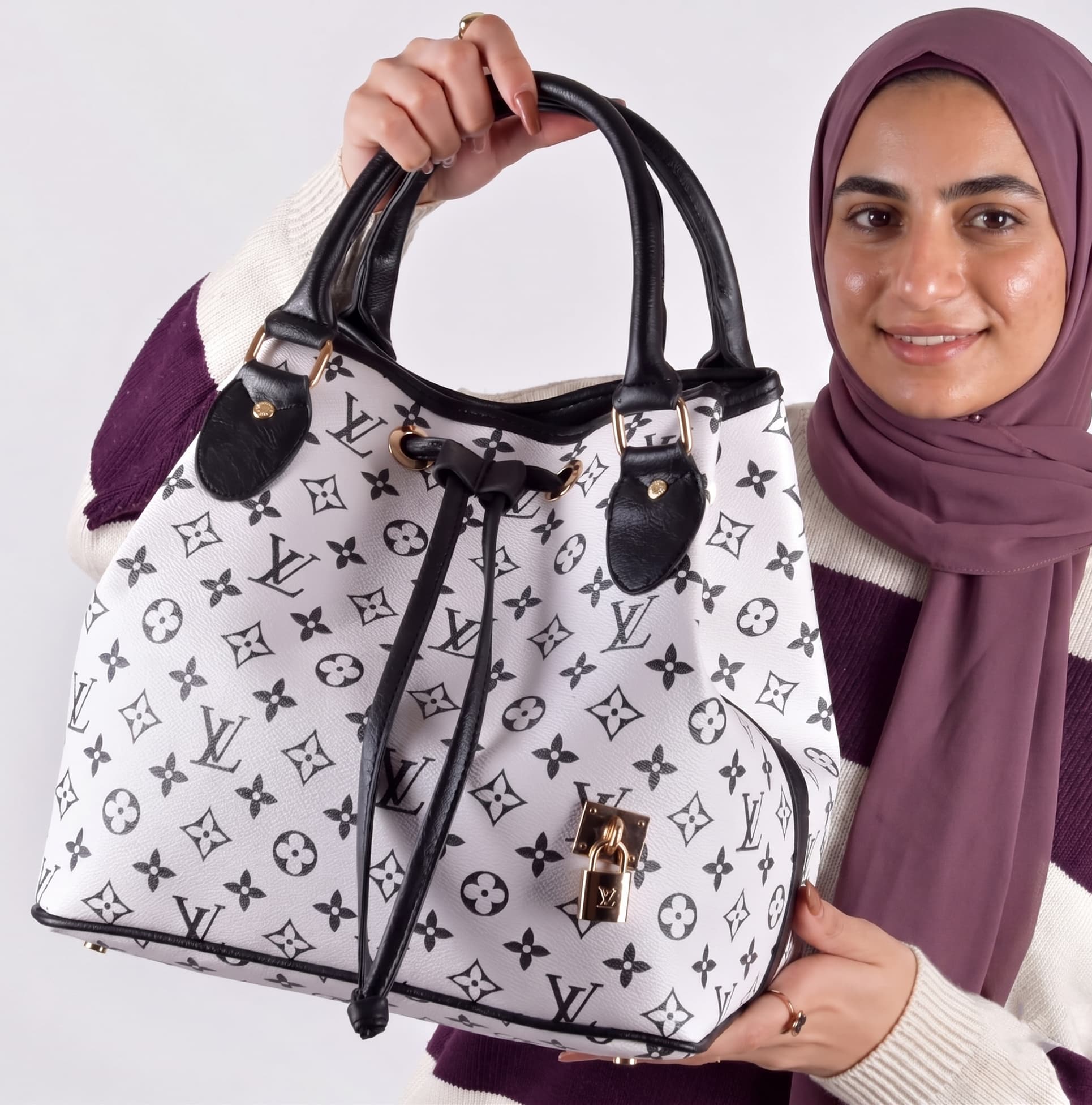 شنطة يد LV شداد - لوجو صغير